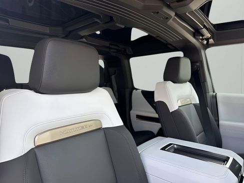 New 2025 GMC Hummer EV 2X w/ LPO, Dark Essentials Package image 30