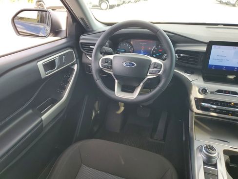Used 2024 Ford Explorer XLT image 15