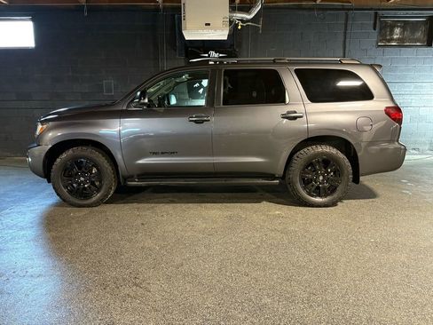 Used 2018 Toyota Sequoia TRD Sport AWD/4WD image 2