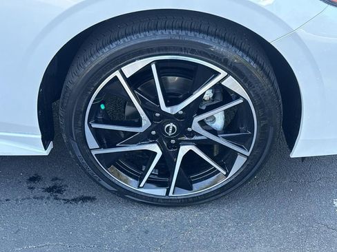 New 2025 Nissan Sentra SR image 9