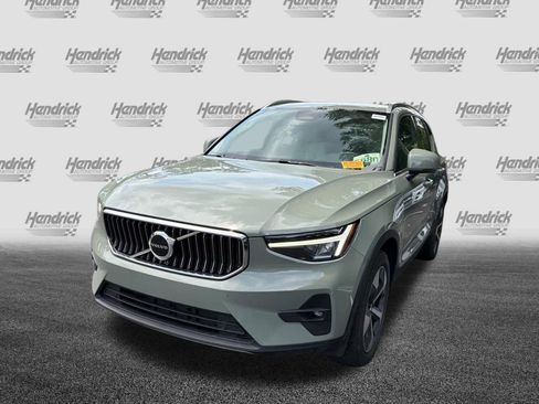 Used 2023 Volvo XC40 B5 Plus AWD/4WD image 8