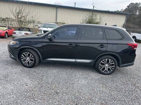 Used 2018 Mitsubishi Outlander SE image 4