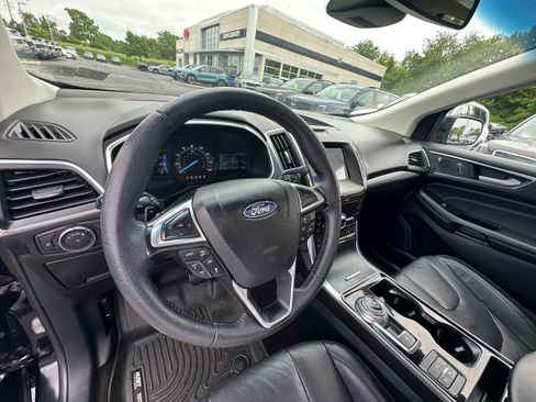 Used 2020 Ford Edge Titanium w/ Equipment Group 301A AWD/4WD image 30