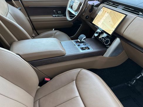 Used 2023 Land Rover Range Rover Long Wheelbase SE image 17