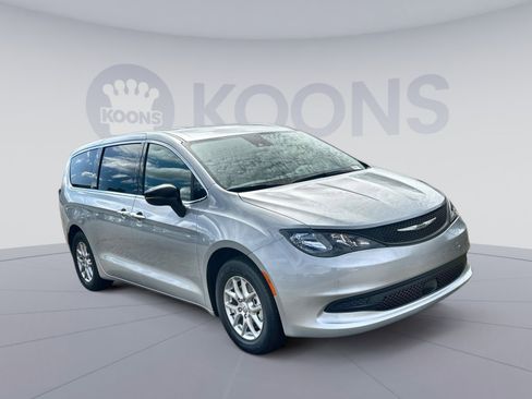 New 2026 Chrysler Voyager LX image 10