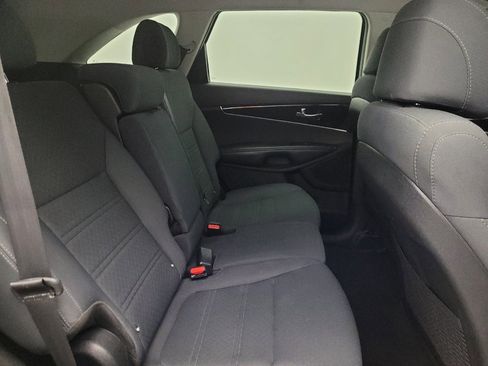Used 2017 Kia Sorento FWD image 19
