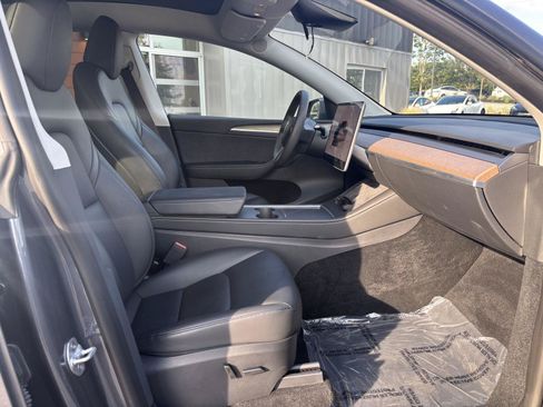 Used 2023 Tesla Model Y Long Range AWD/4WD image 16