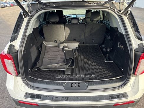 Used 2023 Ford Explorer Limited w/ Limited Technology Package image 26