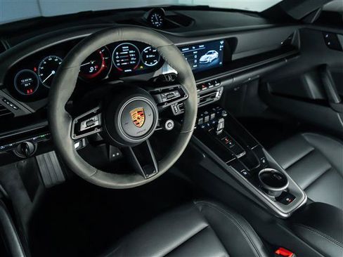 Used 2024 Porsche 911 Carrera RWD image 4
