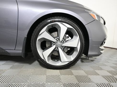 Used 2018 Honda Accord Touring image 11
