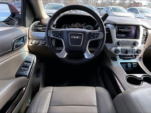 Used 2017 GMC Yukon XL SLT w/ Premium Edition image 7