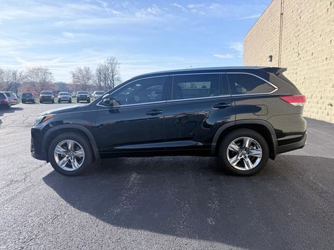 Used 2017 Toyota Highlander Limited image 2