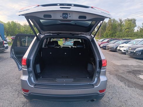 Used 2021 Jeep Grand Cherokee Laredo X AWD/4WD image 4