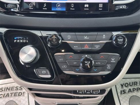 Used 2022 Chrysler Pacifica Touring-L image 19