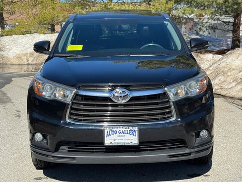Used 2016 Toyota Highlander XLE image 2