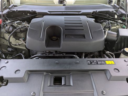 Used 2020 Land Rover Defender 110 HSE image 33