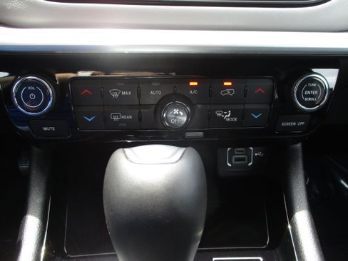 Used 2024 Jeep Compass Limited w/ Elite Group AWD/4WD image 29