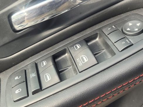 Used 2014 Dodge Grand Caravan R/T image 27