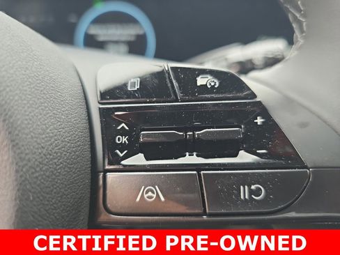 Certified 2025 Hyundai Elantra SEL image 18