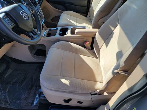 Used 2013 Dodge Grand Caravan SXT image 11