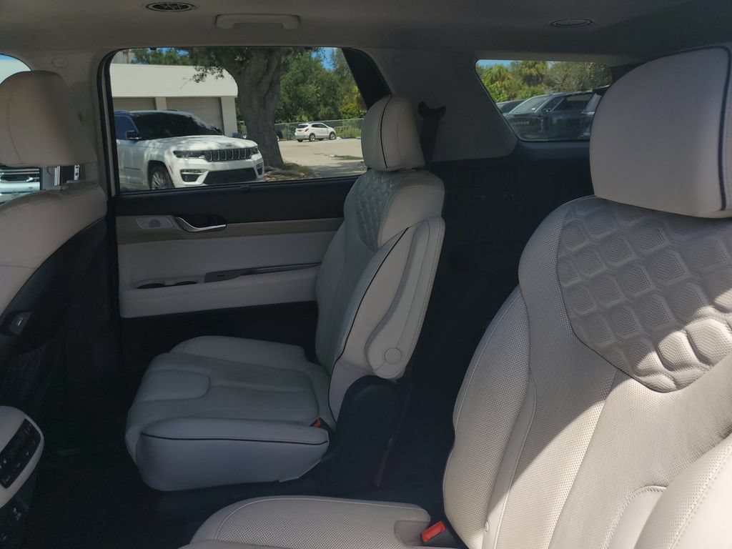 Used 2021 Hyundai Palisade Limited FWD image 12