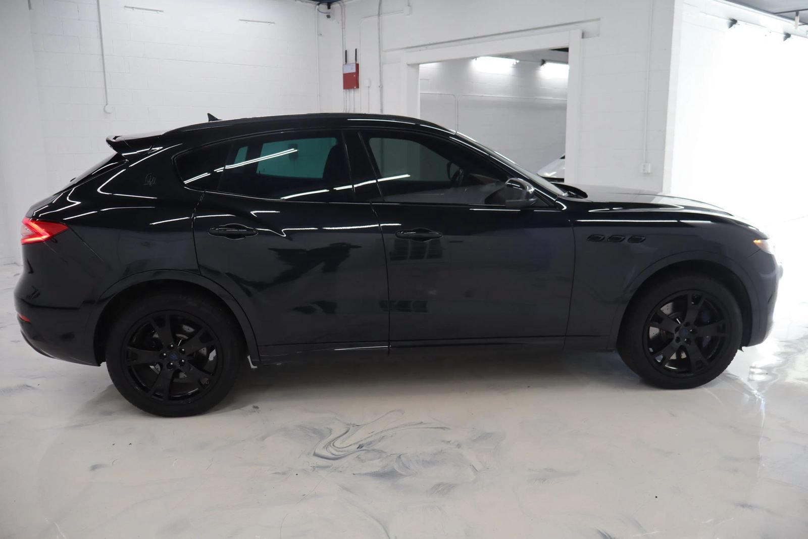 Used 2017 Maserati Levante S AWD/4WD image 12