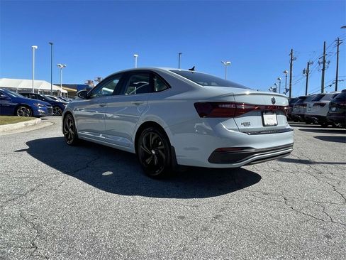 Used 2025 Volkswagen Jetta SE image 5