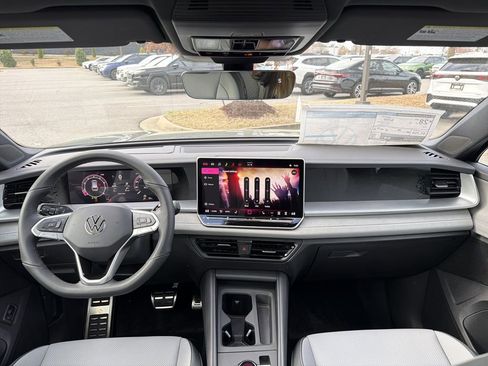 New 2026 Volkswagen Tiguan SE R-Line FWD image 22