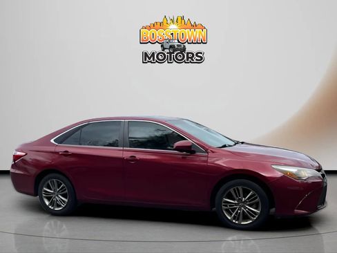 Used 2017 Toyota Camry SE image 5