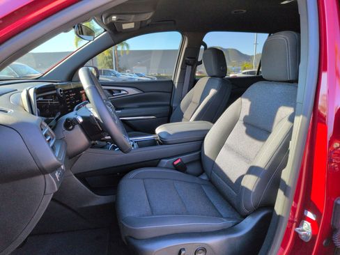 Used 2025 Chevrolet Traverse LT w/ Midnight/Sport Edition image 16