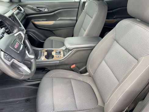 Certified 2023 GMC Acadia SLE w/ Driver Convenience Package image 5