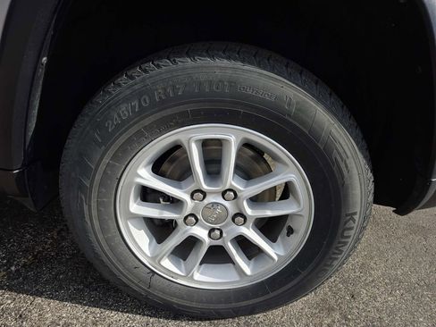 Used 2018 Jeep Grand Cherokee Laredo image 16