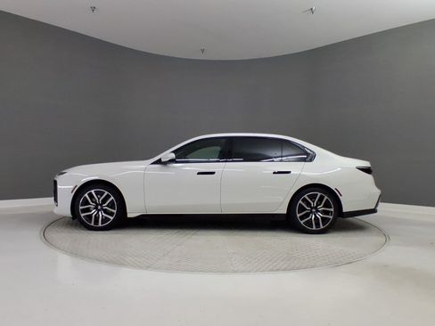 Used 2023 BMW 740i RWD image 2