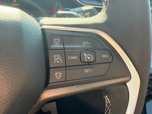 Used 2024 Jeep Grand Cherokee Limited AWD/4WD image 19