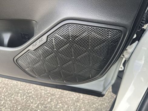 Used 2020 Toyota RAV4 Limited AWD/4WD image 27