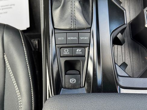 Used 2025 Toyota Camry SE FWD image 36