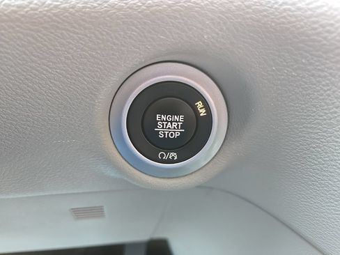 Used 2023 Chrysler Pacifica Touring-L FWD image 45