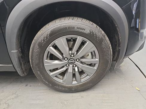 Used 2024 Nissan Pathfinder SV w/ SV Premium Package image 12