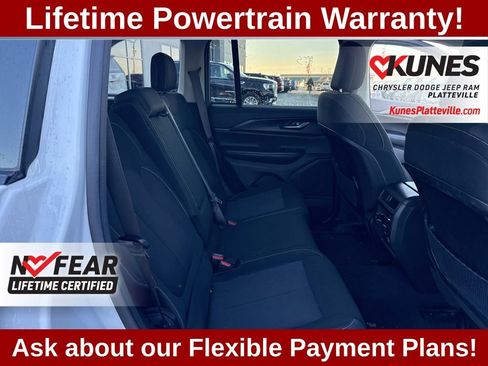 Used 2024 Jeep Grand Cherokee Laredo image 25