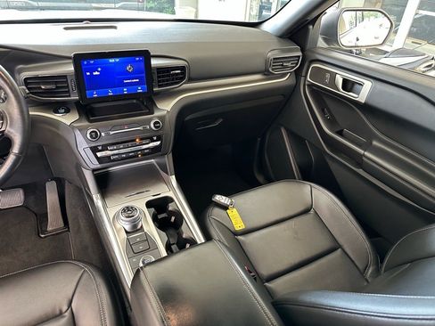 Certified 2020 Ford Explorer XLT w/ Equipment Group 202A image 30