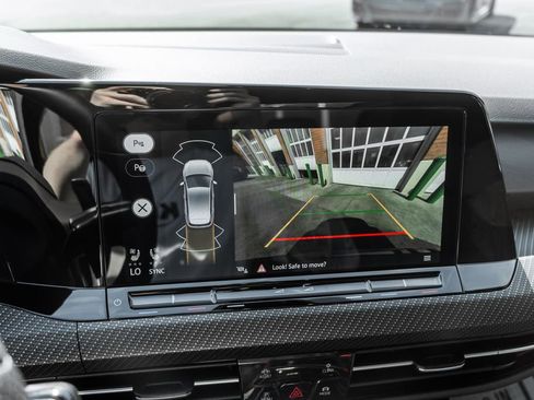 Used 2024 Volkswagen Golf R image 10