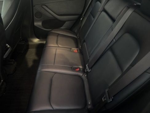 Used 2022 Tesla Model Y Performance image 10