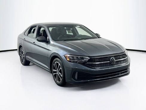 Used 2023 Volkswagen Jetta Sport image 3