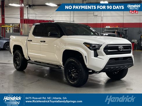 Used 2025 Toyota Tacoma SR image 1