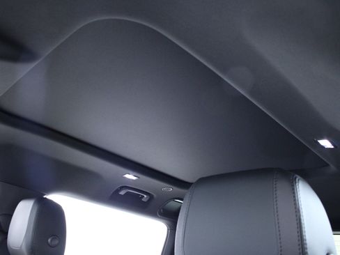 Used 2024 Land Rover Defender 110 S image 27