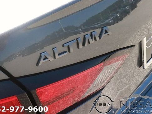 Certified 2024 Nissan Altima 2.5 SR w/ SR Premium Package FWD image 9
