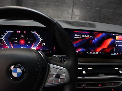 Used 2024 BMW X7 xDrive40i image 82