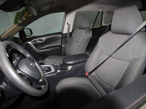 Used 2024 Toyota RAV4 XLE AWD/4WD image 4