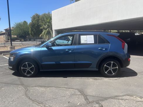 Certified 2025 Kia Niro EX FWD image 5