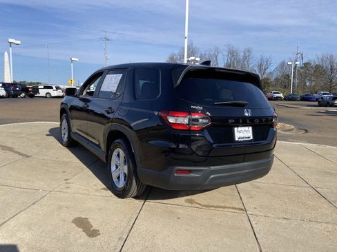 Used 2023 Honda Pilot LX image 8